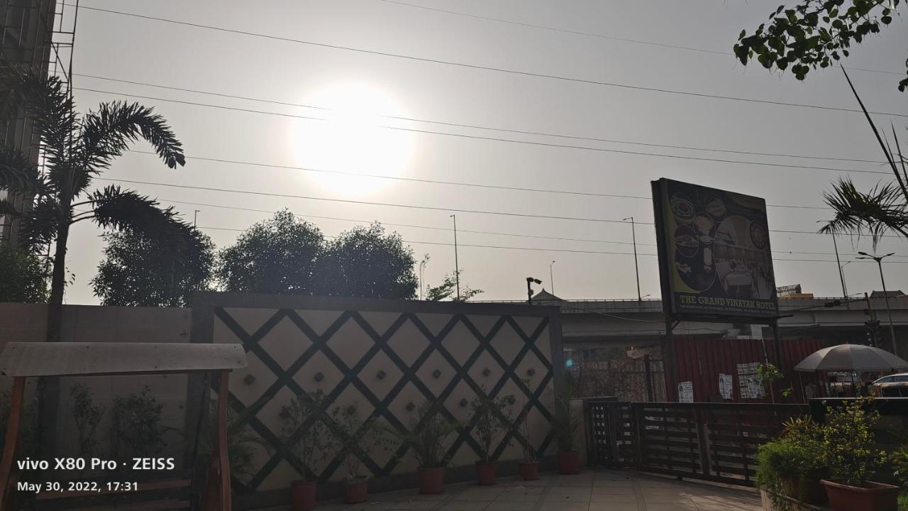 Tgv Hotel Ahmedabad Exterior photo